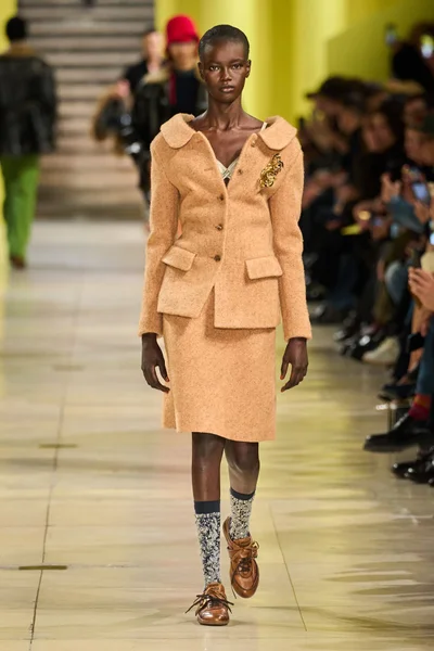 Look 15